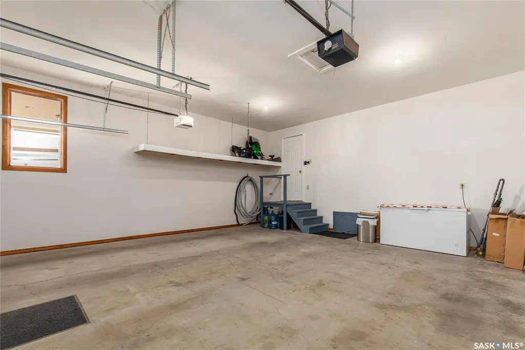 21 Thorn Crescent Moose Jaw SK S6J 1J3