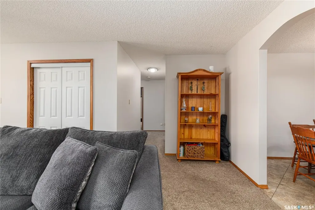 21 Thorn Crescent Moose Jaw SK S6J 1J3