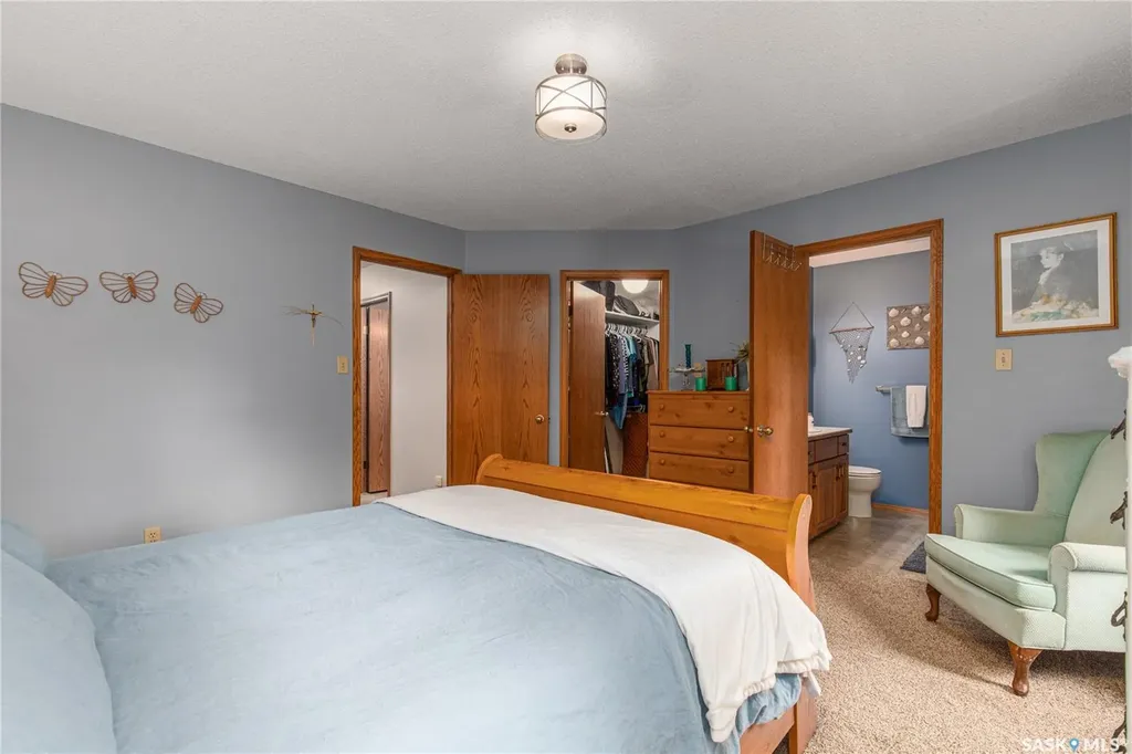 21 Thorn Crescent Moose Jaw SK S6J 1J3