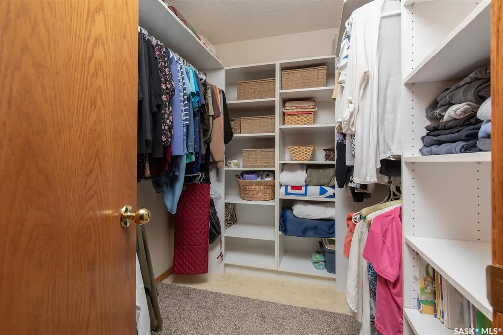 21 Thorn Crescent Moose Jaw SK S6J 1J3