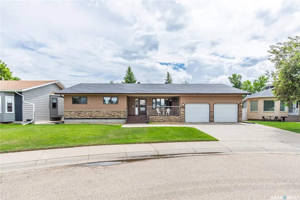 21 Thorn Crescent Moose Jaw SK S6J 1J3