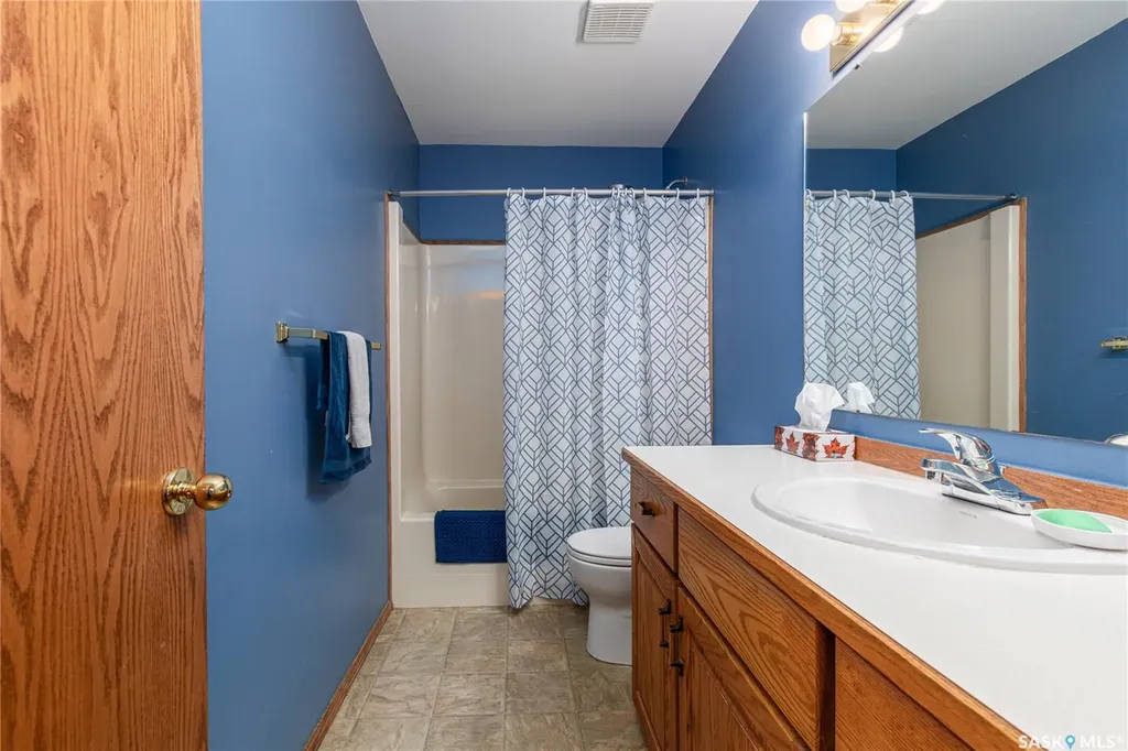 21 Thorn Crescent Moose Jaw SK S6J 1J3
