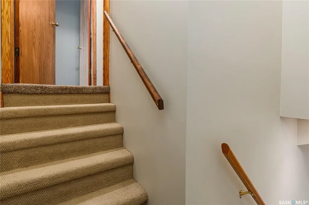 21 Thorn Crescent Moose Jaw SK S6J 1J3