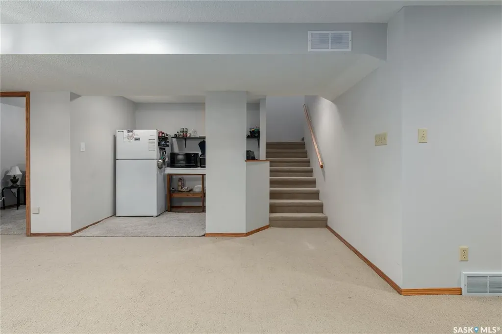 21 Thorn Crescent Moose Jaw SK S6J 1J3