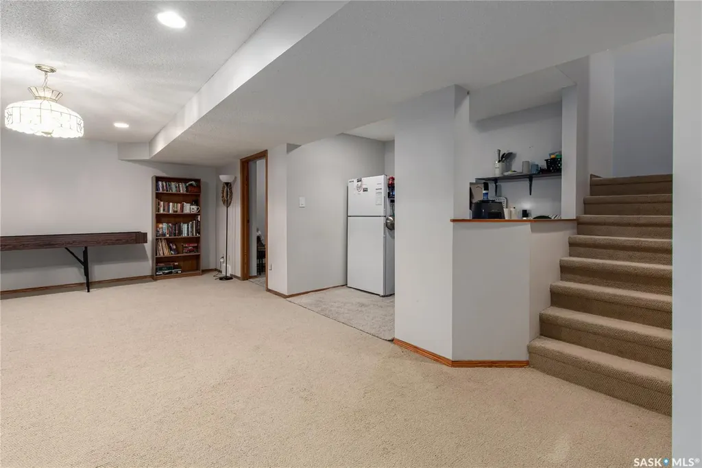 21 Thorn Crescent Moose Jaw SK S6J 1J3