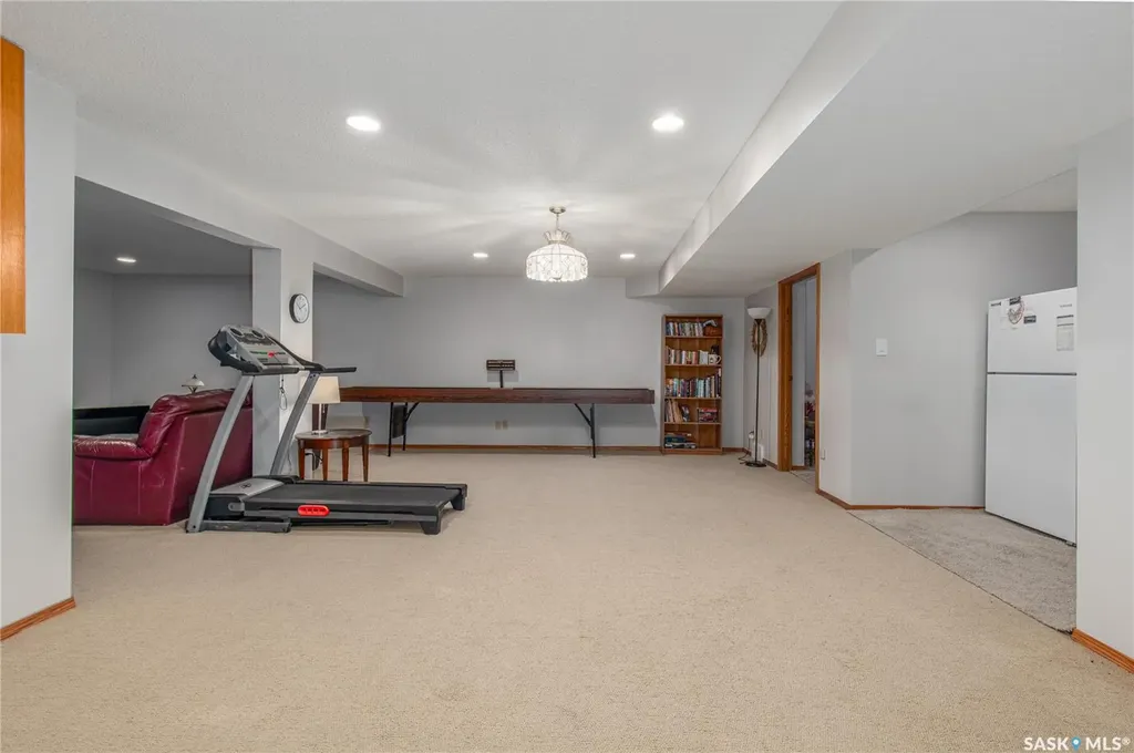 21 Thorn Crescent Moose Jaw SK S6J 1J3