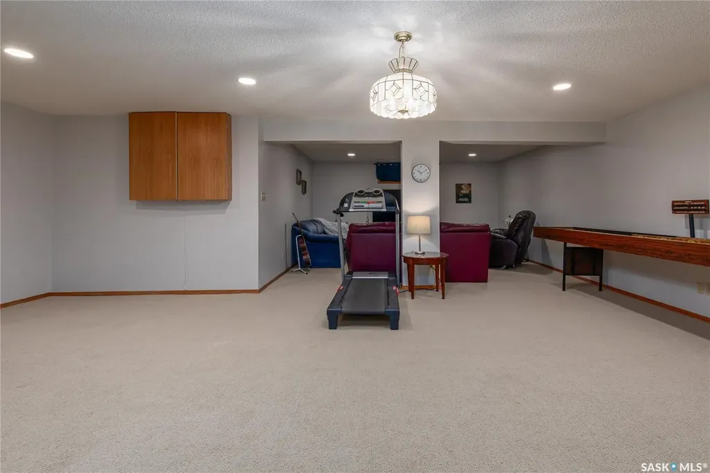 21 Thorn Crescent Moose Jaw SK S6J 1J3