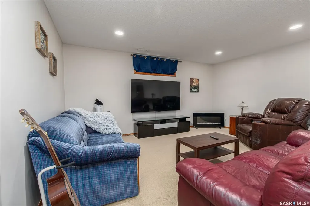 21 Thorn Crescent Moose Jaw SK S6J 1J3