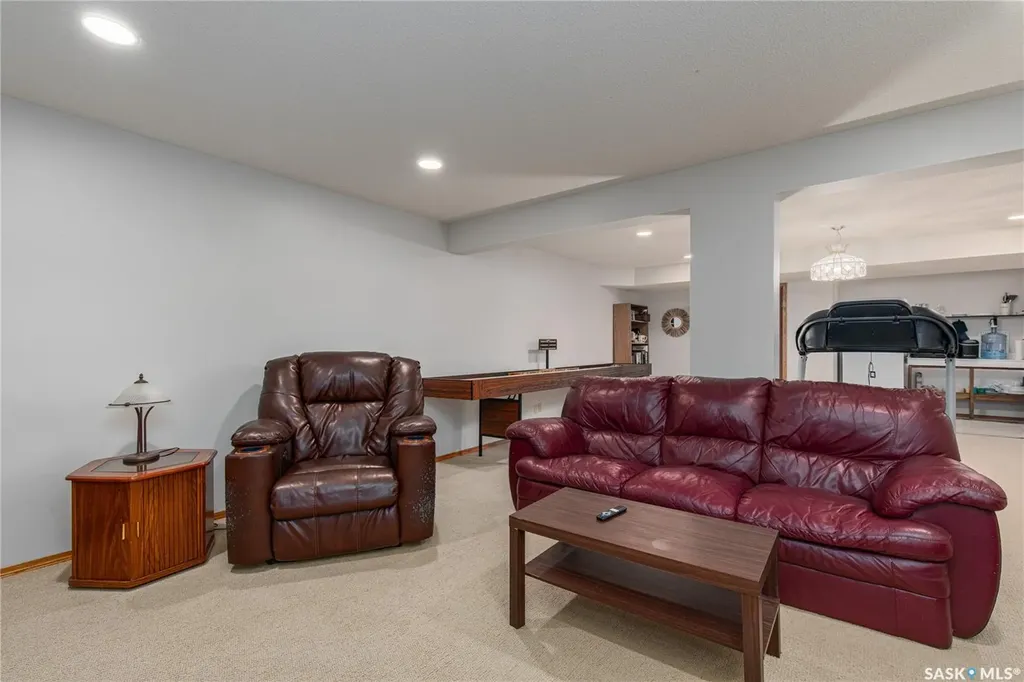 21 Thorn Crescent Moose Jaw SK S6J 1J3