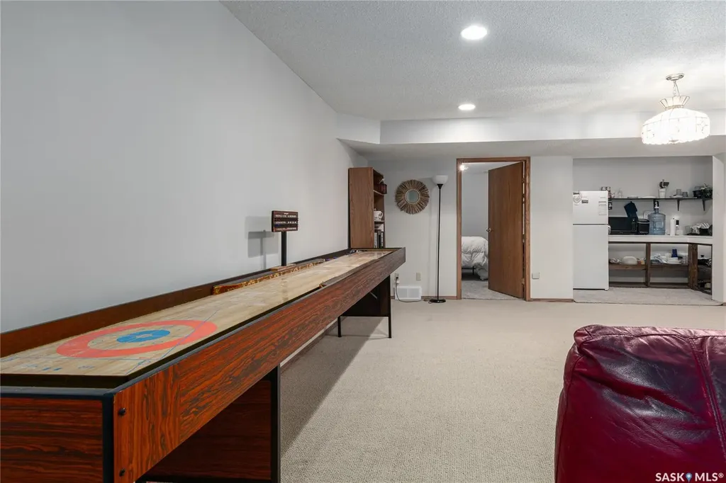 21 Thorn Crescent Moose Jaw SK S6J 1J3