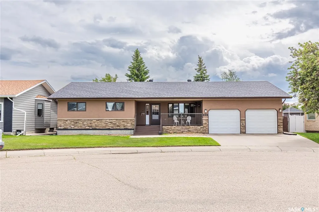 21 Thorn Crescent Moose Jaw SK S6J 1J3