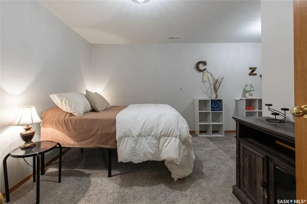 21 Thorn Crescent Moose Jaw SK S6J 1J3