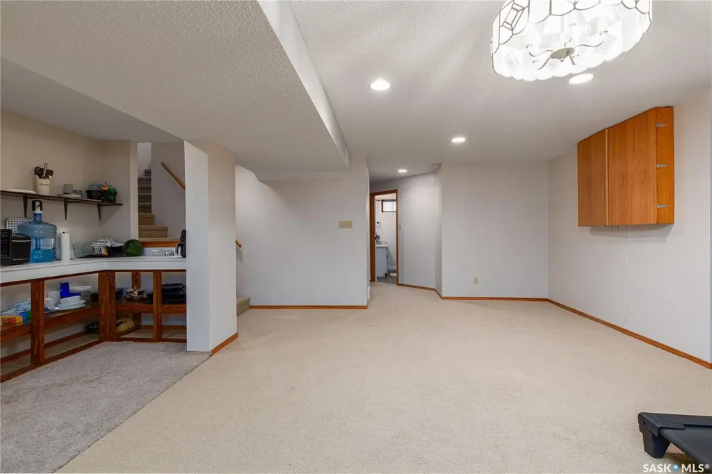 21 Thorn Crescent Moose Jaw SK S6J 1J3