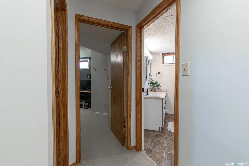 21 Thorn Crescent Moose Jaw SK S6J 1J3