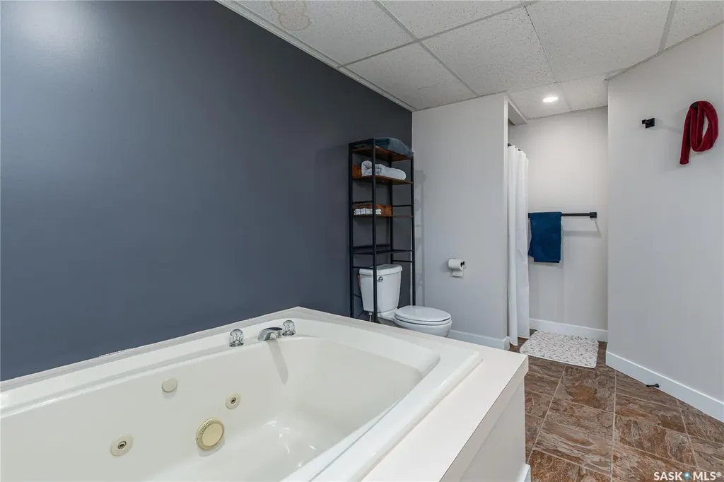 21 Thorn Crescent Moose Jaw SK S6J 1J3