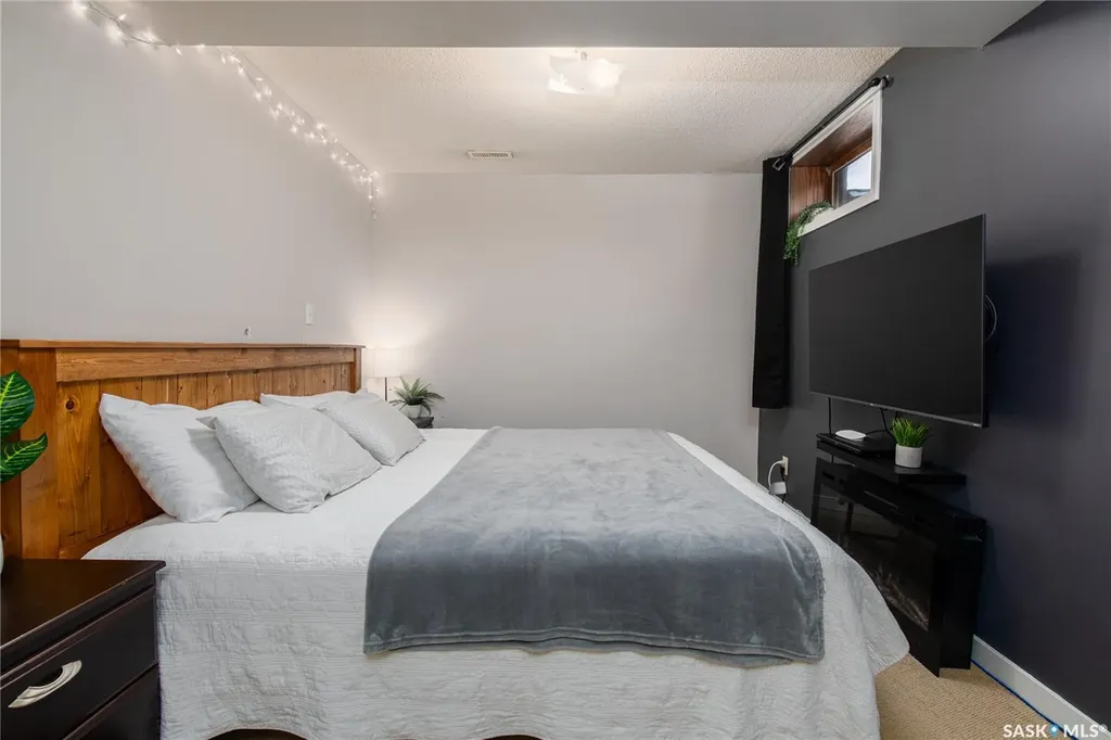 21 Thorn Crescent Moose Jaw SK S6J 1J3