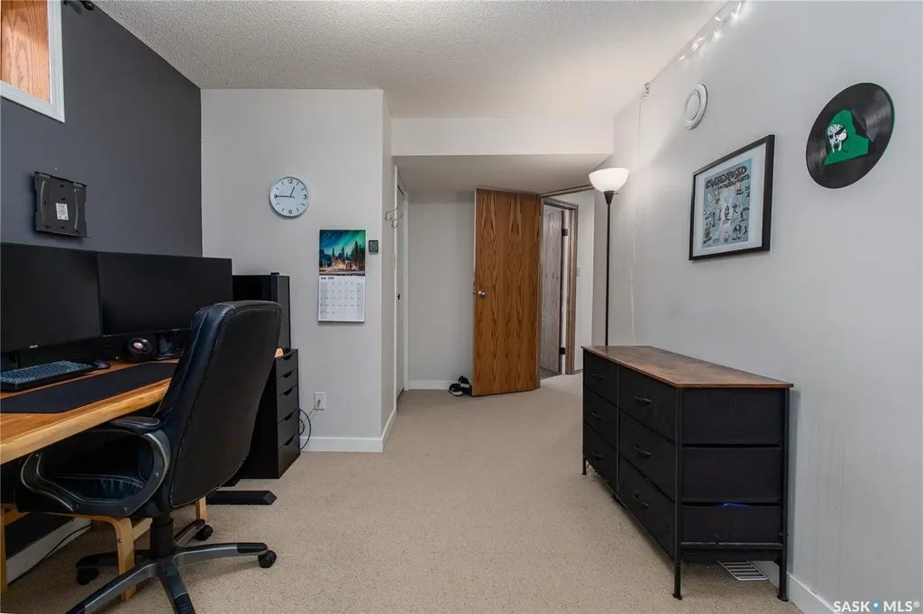 21 Thorn Crescent Moose Jaw SK S6J 1J3