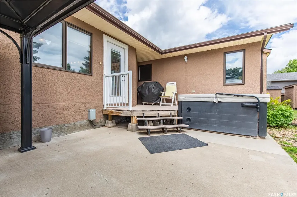 21 Thorn Crescent Moose Jaw SK S6J 1J3