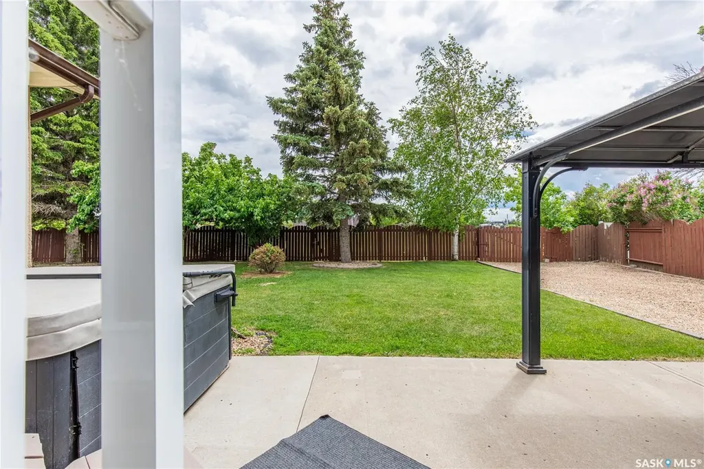 21 Thorn Crescent Moose Jaw SK S6J 1J3