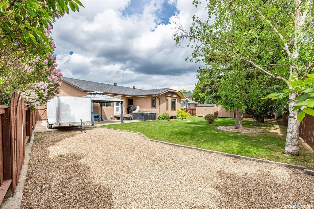 21 Thorn Crescent Moose Jaw SK S6J 1J3