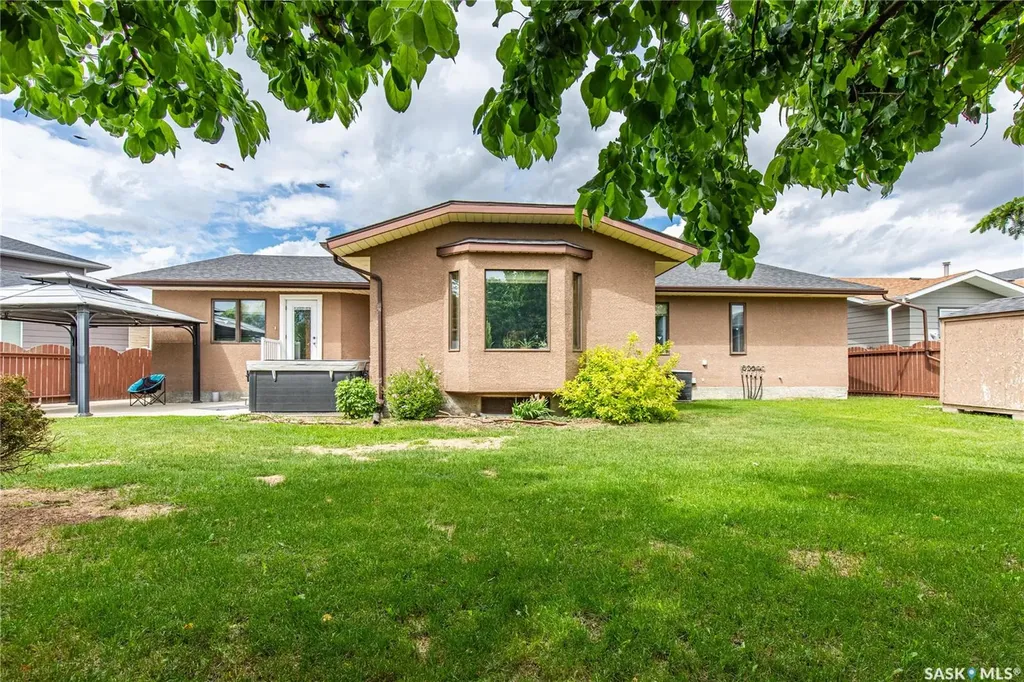 21 Thorn Crescent Moose Jaw SK S6J 1J3