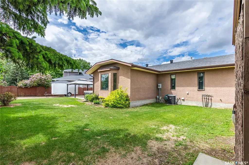21 Thorn Crescent Moose Jaw SK S6J 1J3