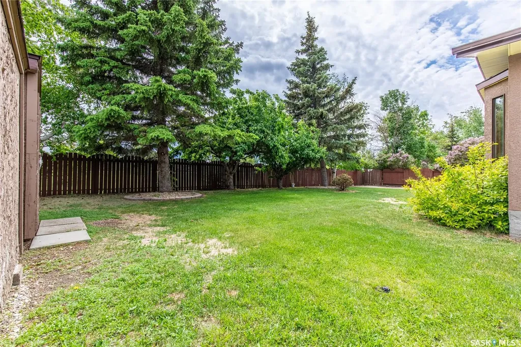 21 Thorn Crescent Moose Jaw SK S6J 1J3