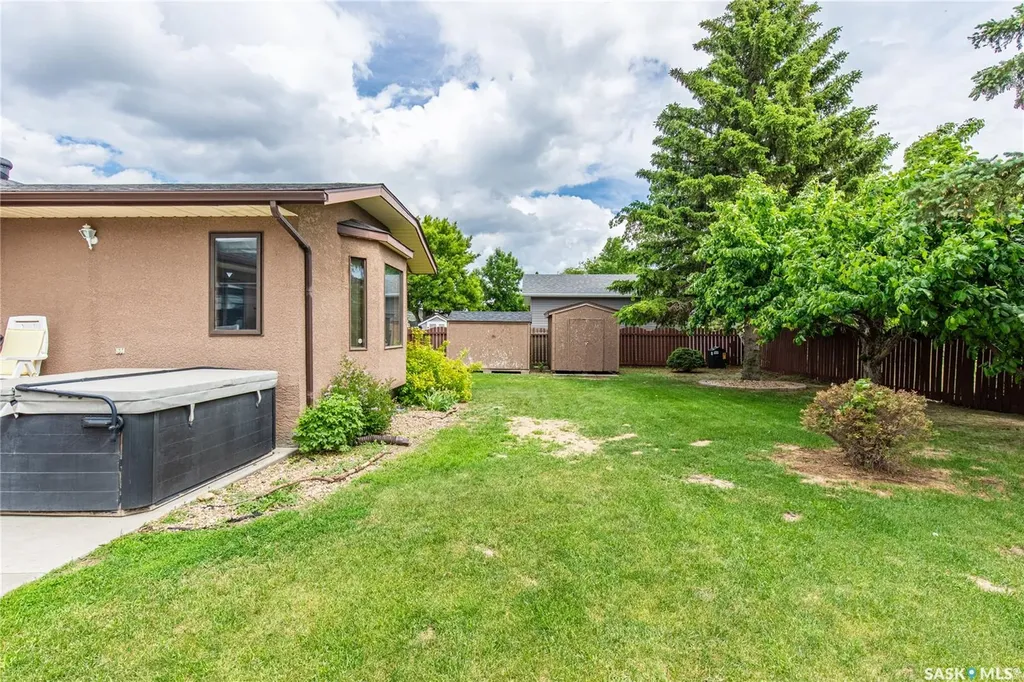 21 Thorn Crescent Moose Jaw SK S6J 1J3