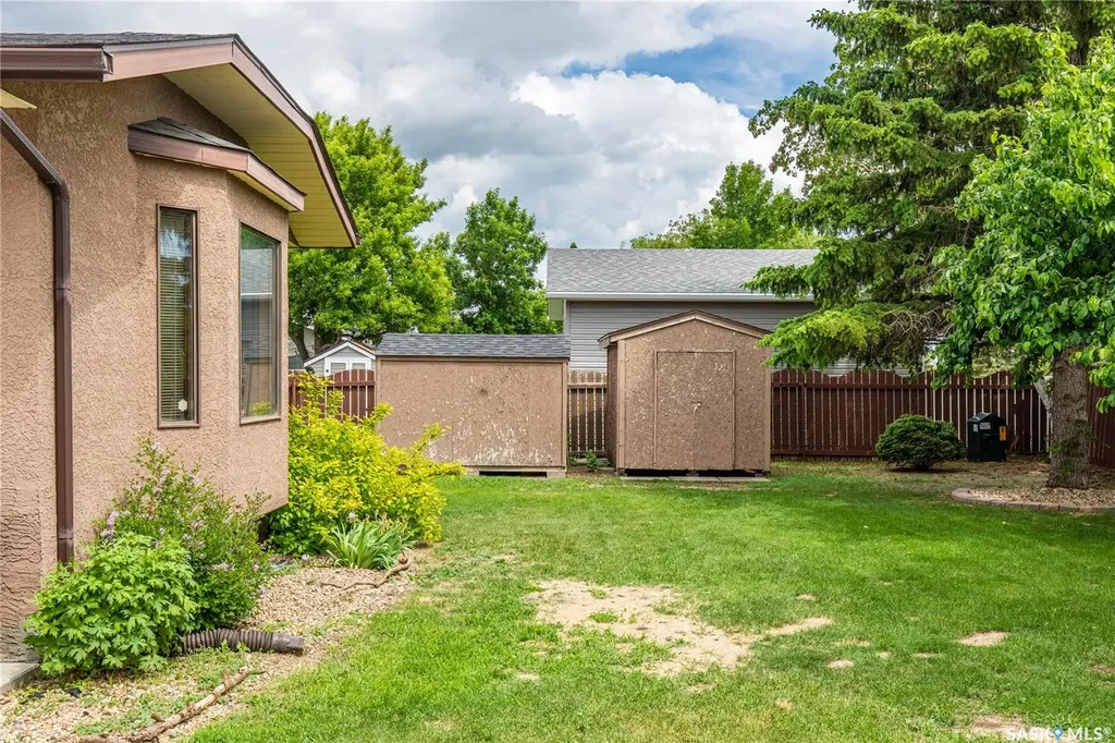 21 Thorn Crescent Moose Jaw SK S6J 1J3