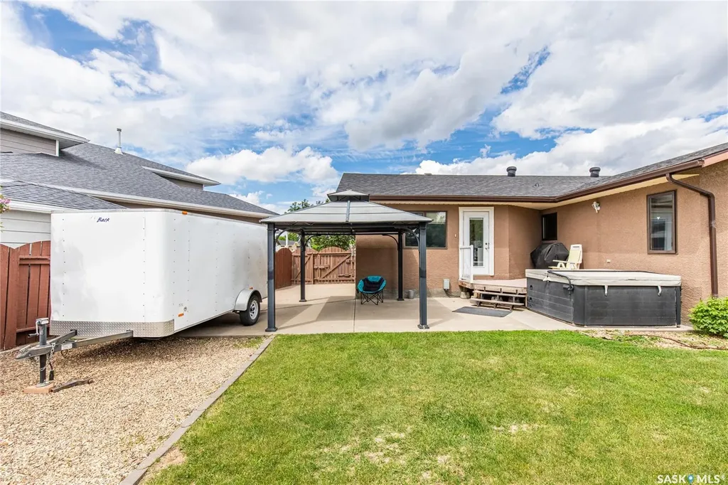 21 Thorn Crescent Moose Jaw SK S6J 1J3
