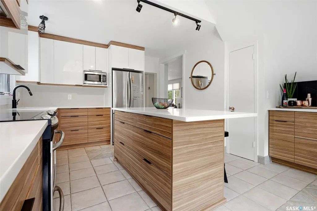 2876 Cameron Street Regina SK S4S 1W3