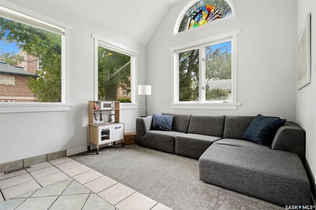 2876 Cameron Street Regina SK S4S 1W3
