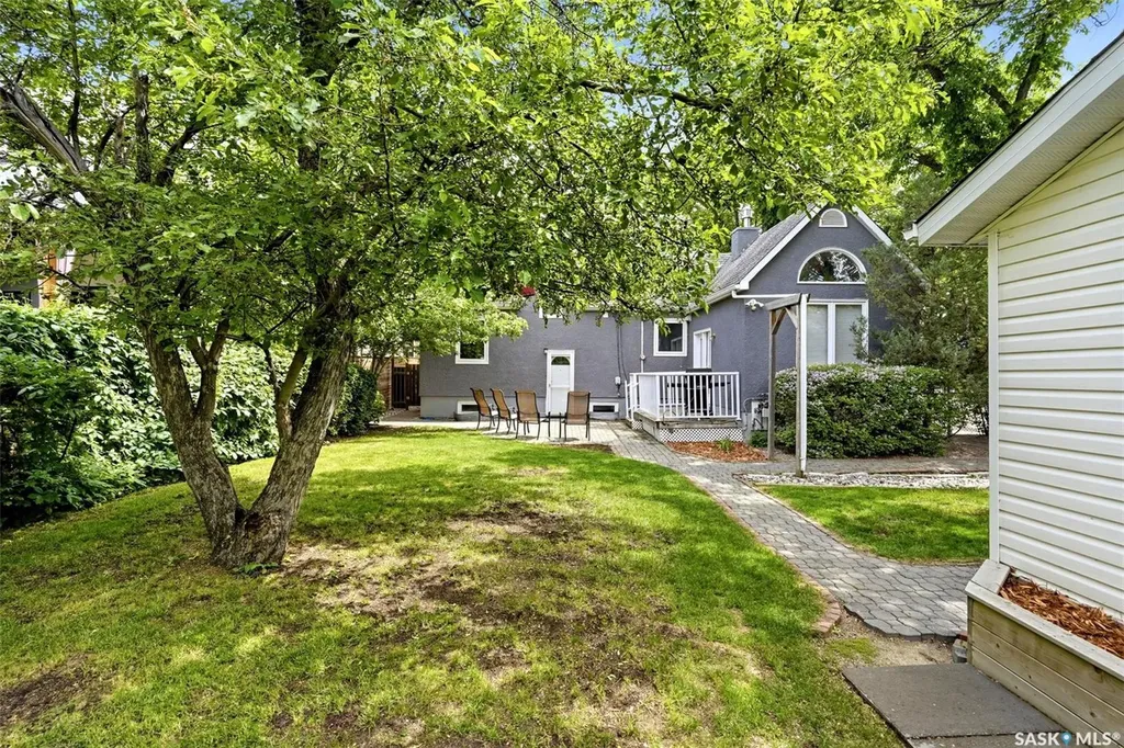 2876 Cameron Street Regina SK S4S 1W3