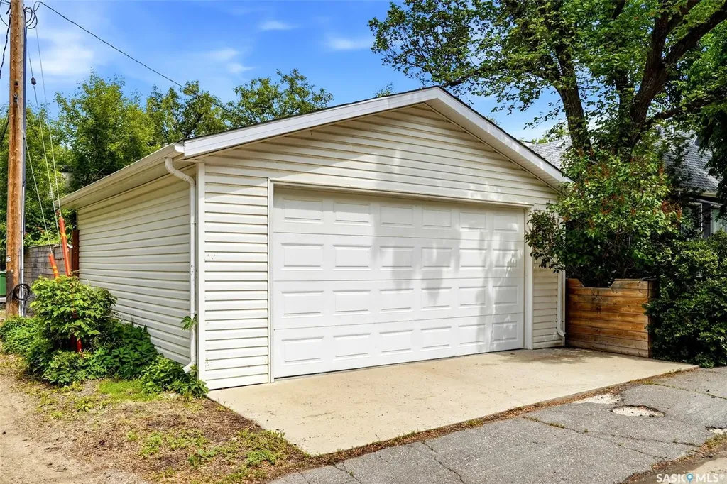 2876 Cameron Street Regina SK S4S 1W3