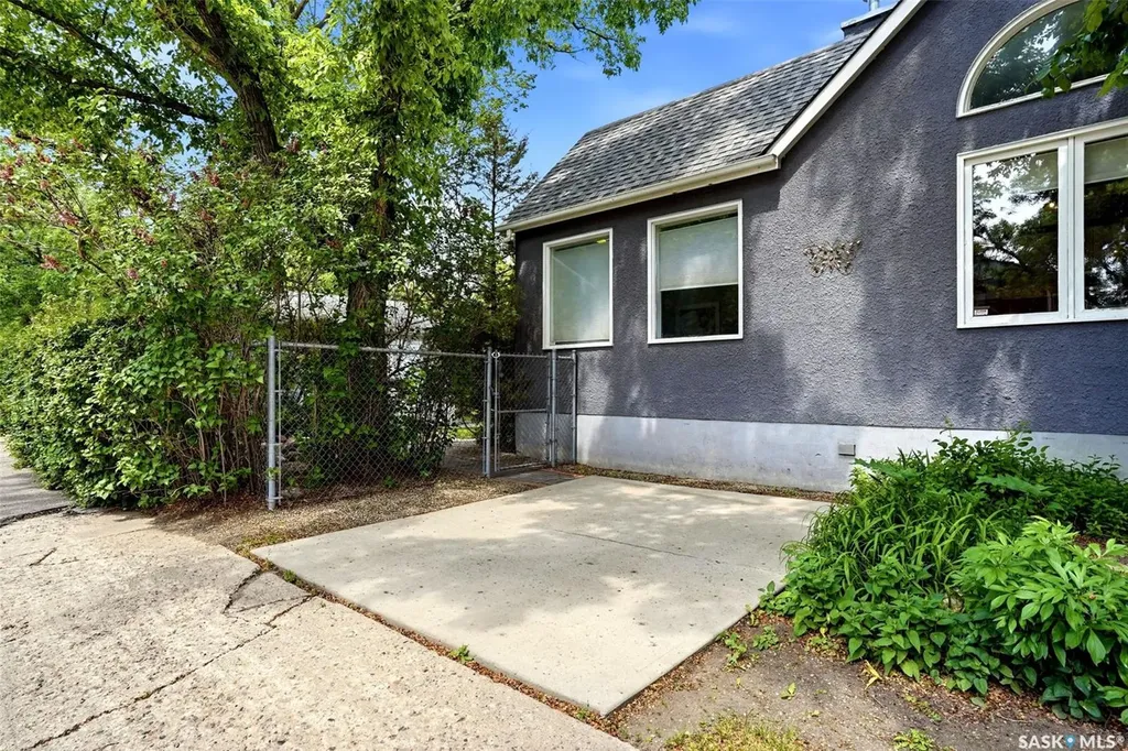 2876 Cameron Street Regina SK S4S 1W3