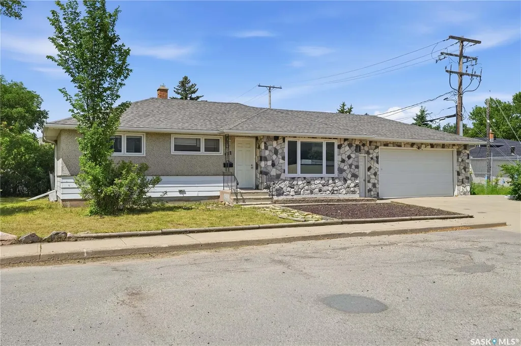 412 Montreal Street N Regina SK S4R 5C7