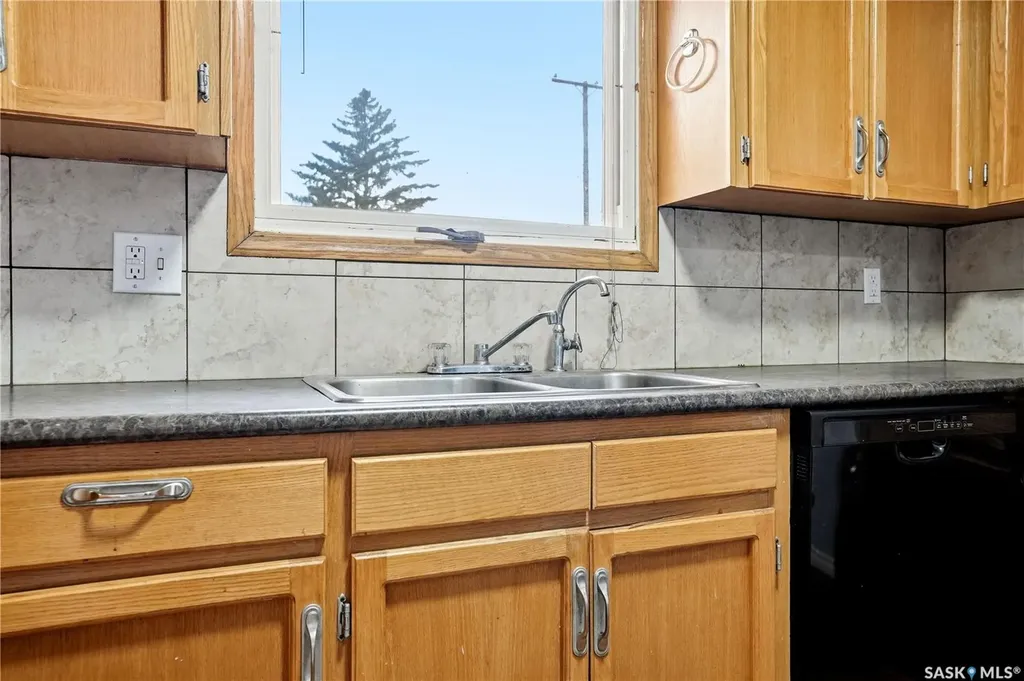 412 Montreal Street N Regina SK S4R 5C7