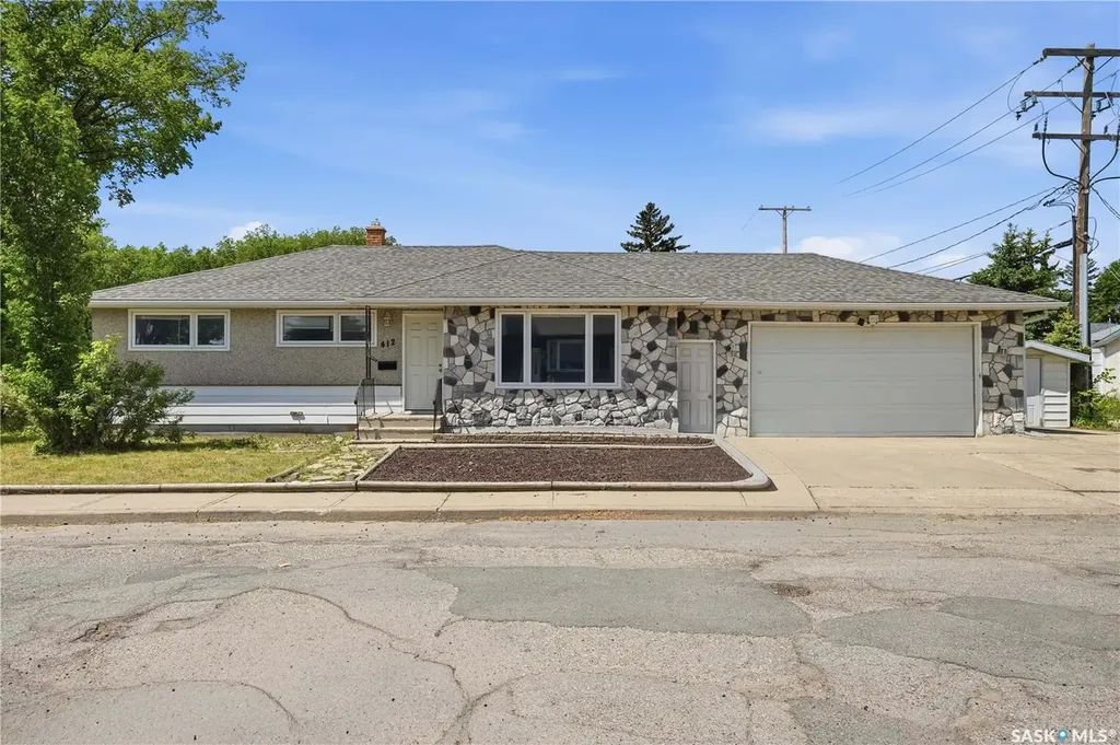 412 Montreal Street N Regina SK S4R 5C7