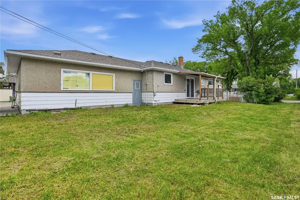 412 Montreal Street N Regina SK S4R 5C7