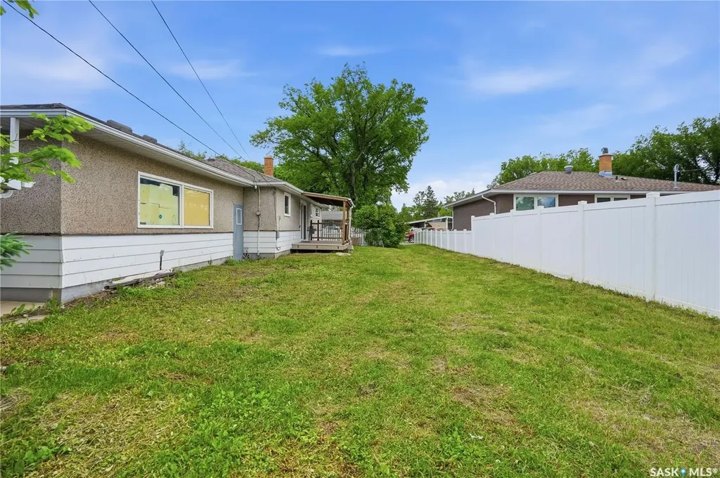 412 Montreal Street N Regina SK S4R 5C7
