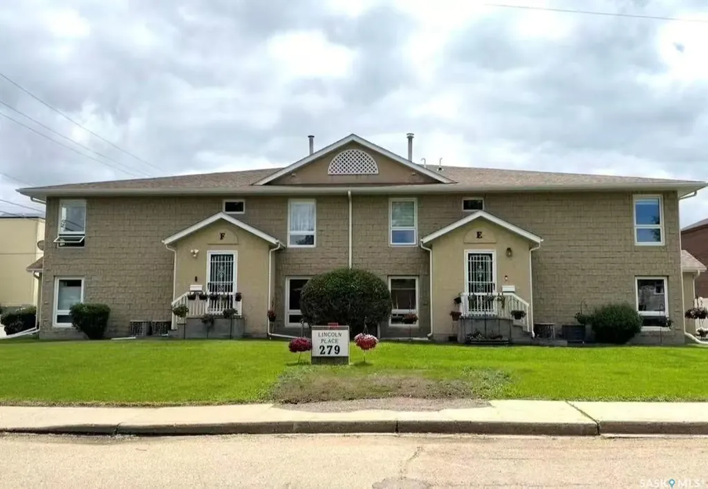 279 Hochelaga Street E Moose Jaw SK S6H 0N9