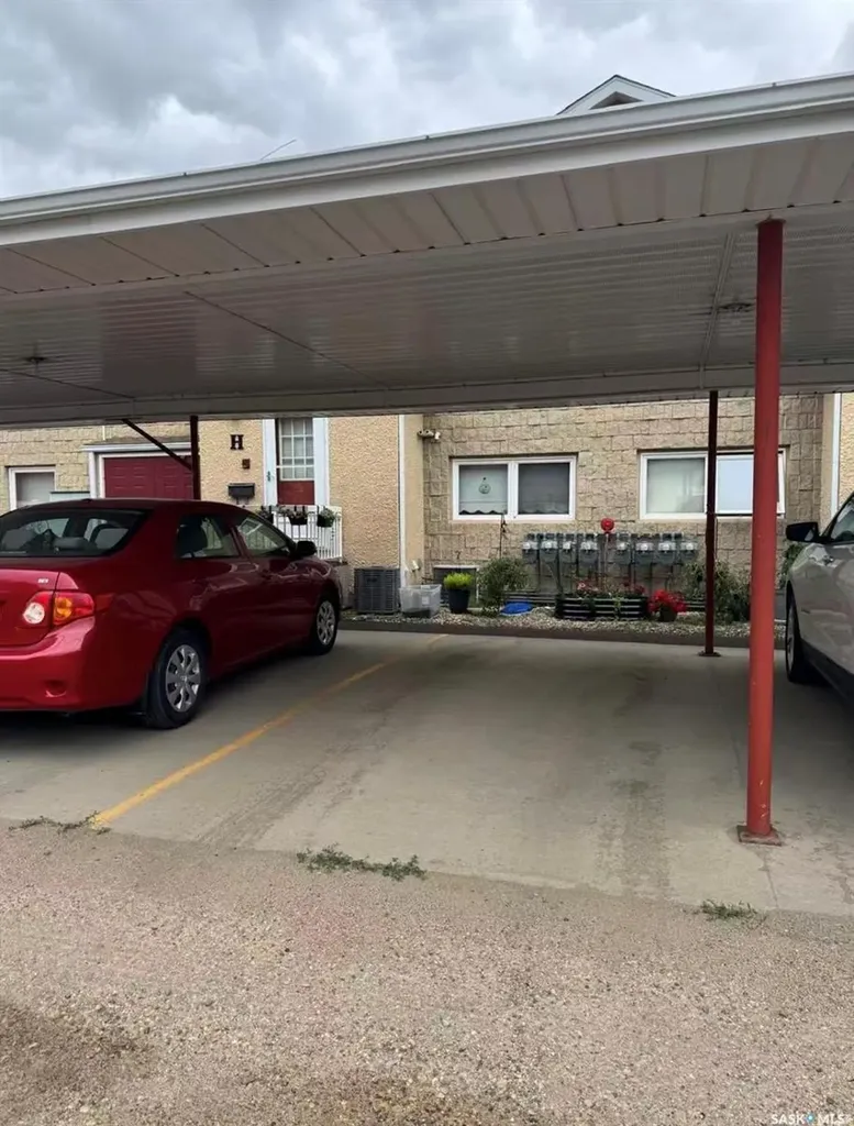 279 Hochelaga Street E Moose Jaw SK S6H 0N9
