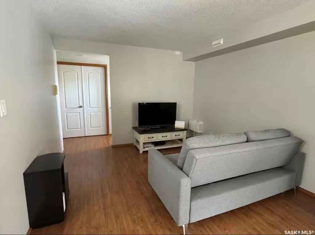 279 Hochelaga Street E Moose Jaw SK S6H 0N9