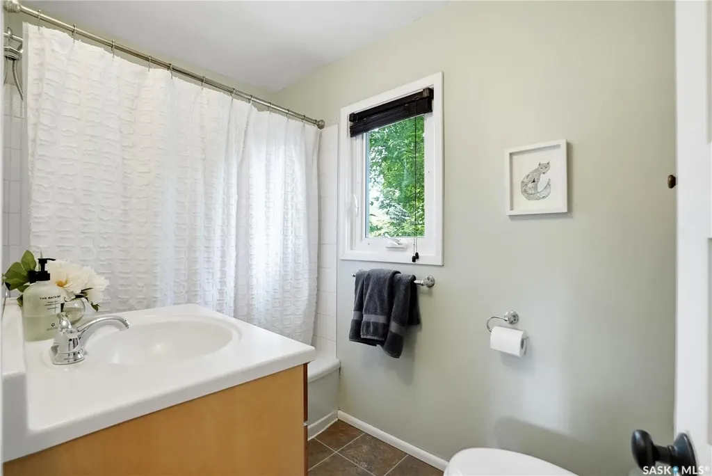 114 7th Street E Saskatoon SK S7H 0W8