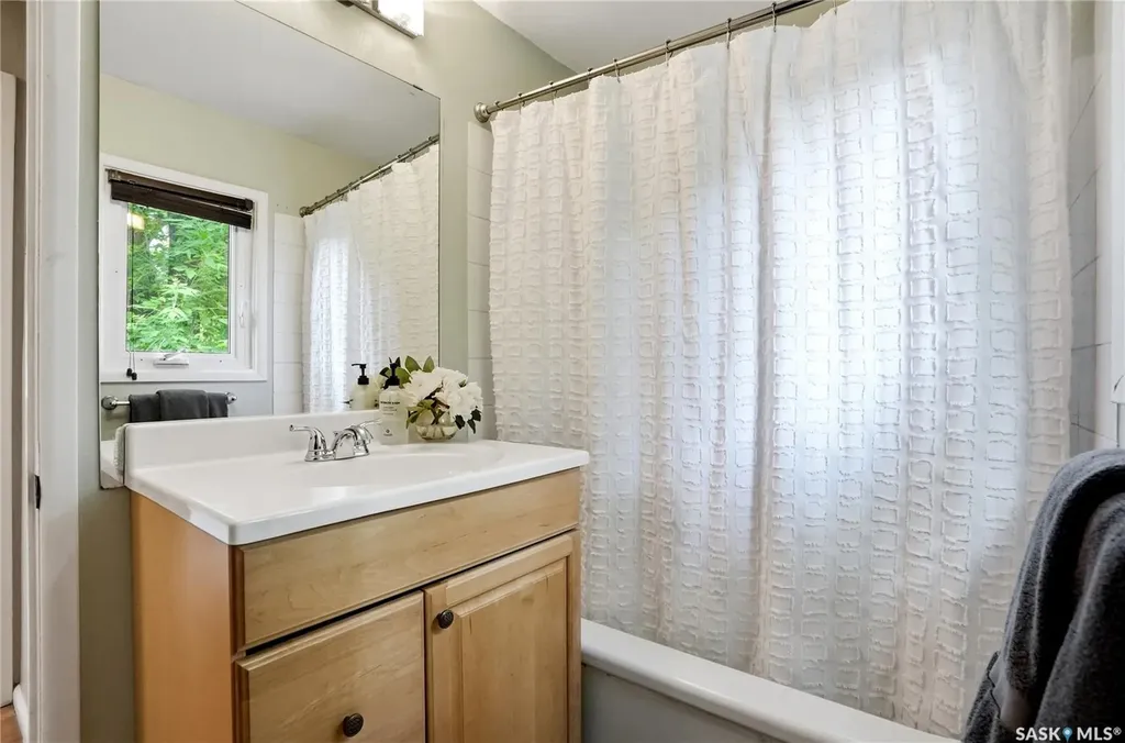 114 7th Street E Saskatoon SK S7H 0W8