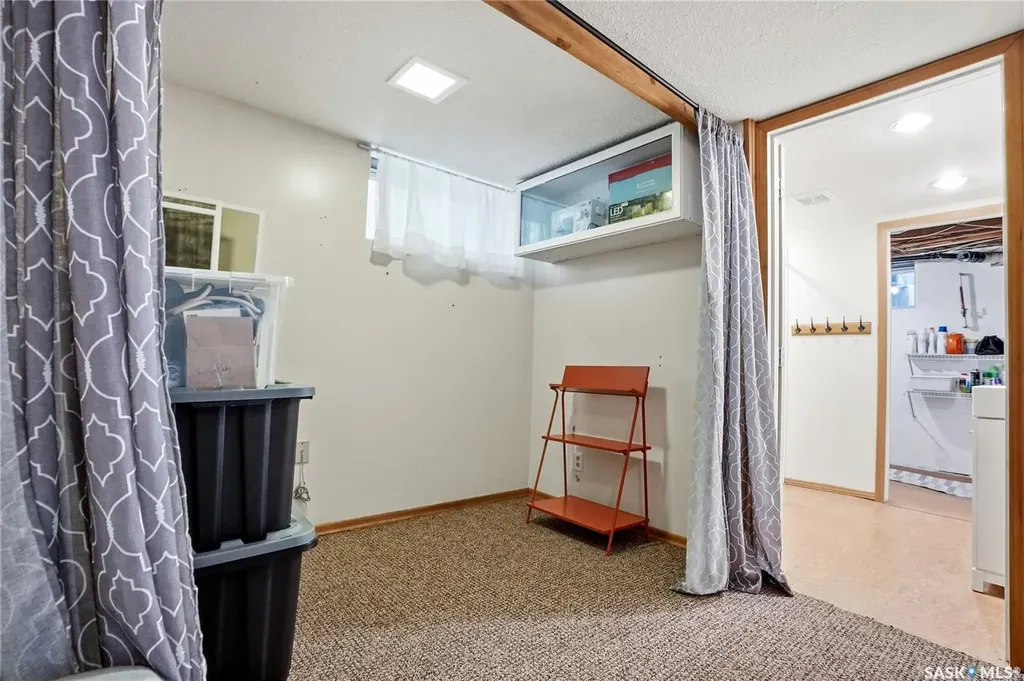 114 7th Street E Saskatoon SK S7H 0W8