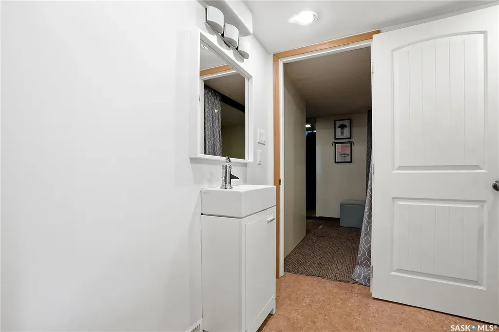 114 7th Street E Saskatoon SK S7H 0W8