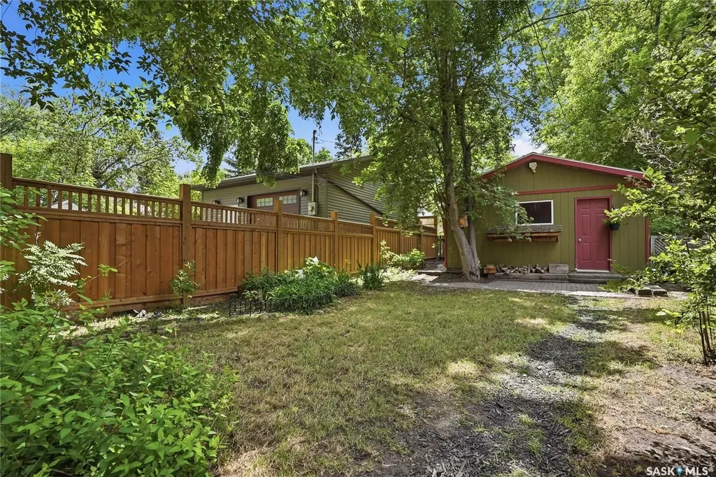 114 7th Street E Saskatoon SK S7H 0W8