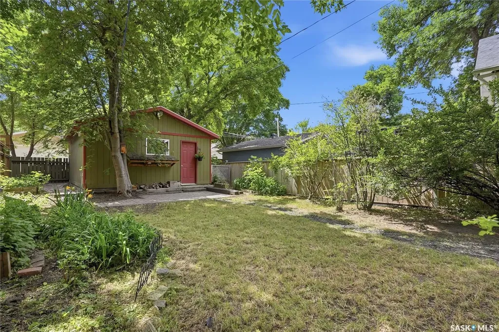 114 7th Street E Saskatoon SK S7H 0W8