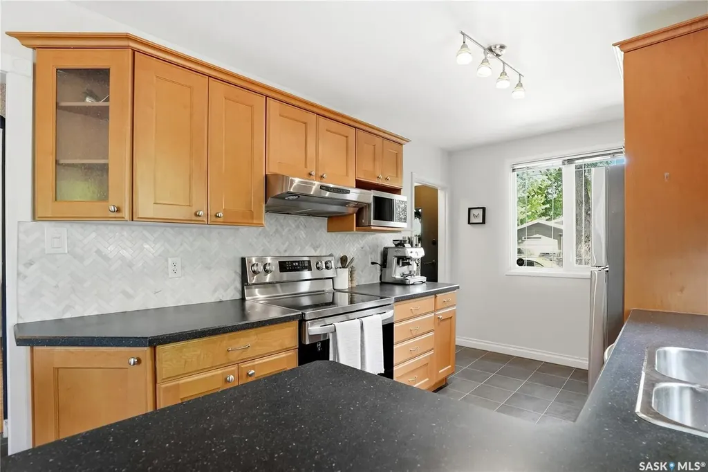 114 7th Street E Saskatoon SK S7H 0W8